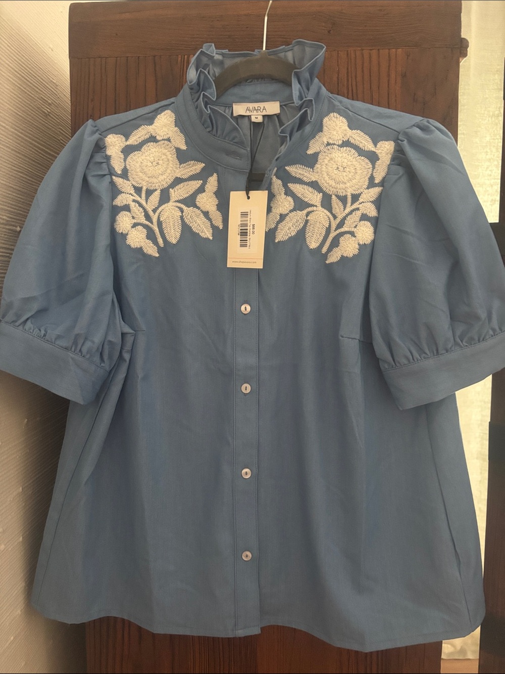 NWT Avara Blue Floral Embroidered Ruffle Collar Blouse